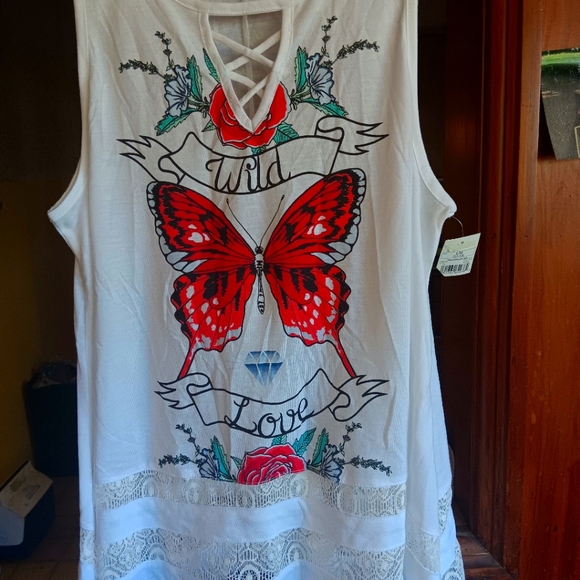 Wound Up Tops - WILD LOVE Flare tank top. Roses and 🦋. L